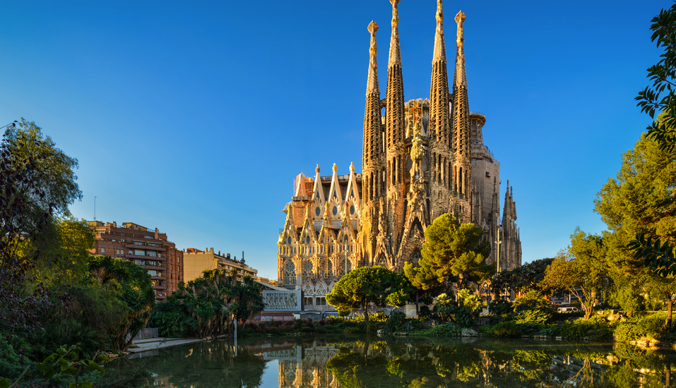 Freuen Sie sich auf beeindruckende Bauwerke wie die weltberühmte Kirche Sagrada Família.