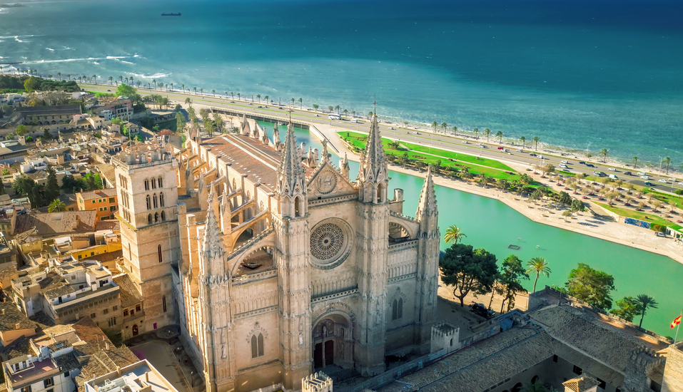 Besichtigen Sie die beeindruckende Kathedrale von Palma de Mallorca.