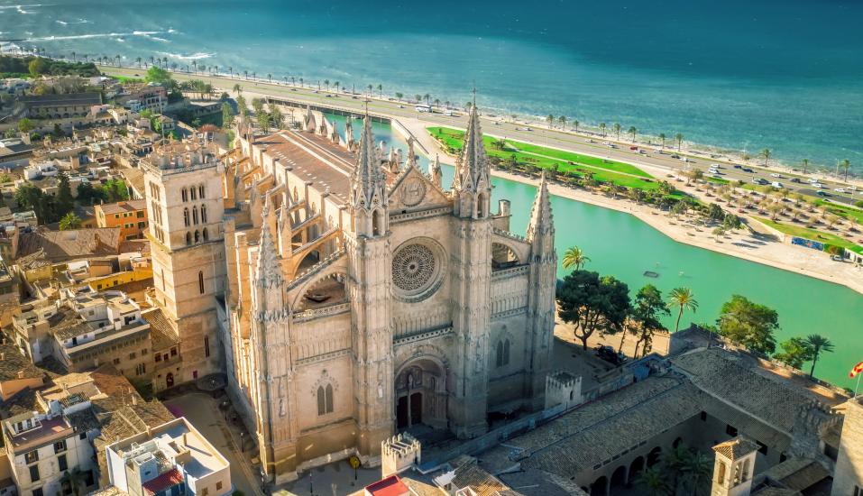 Besichtigen Sie die beeindruckende Kathedrale von Palma de Mallorca.