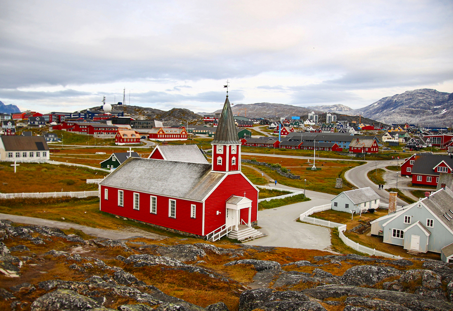Nuuk, die Hauptstadt von Grönland, liegt ebenfalls auf Ihrer Route.
