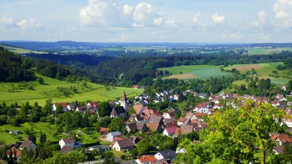 Der Blick auf die Dörfer im Schwarzwald ist einmalig schön.