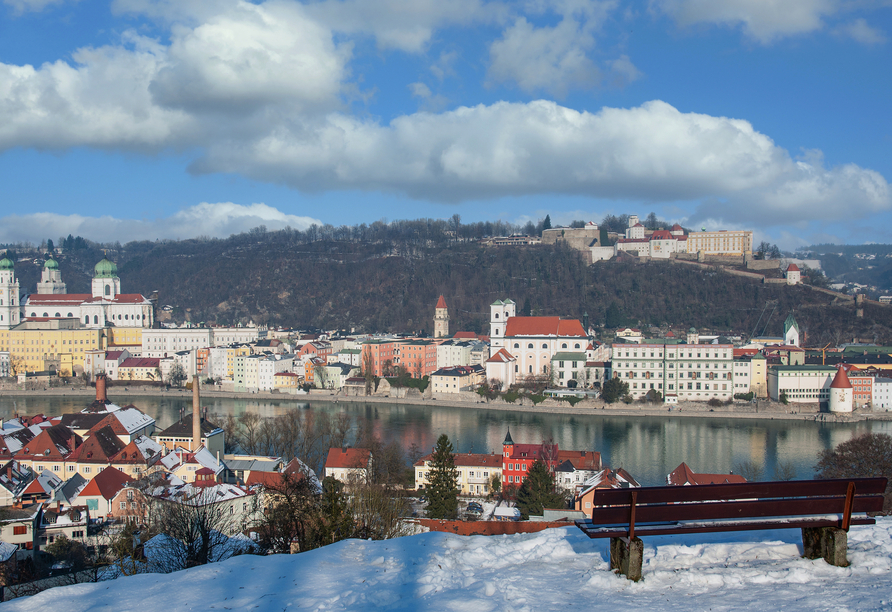 Besuchen Sie das majestätische Passau im Winter.