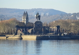 Das Deutsche Eck in Koblenz beeindruckt auch an den kalten Wintertagen.