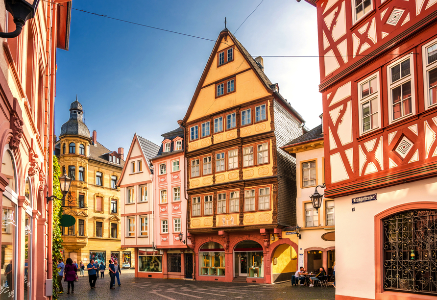 Durch die Altstadt von Mainz sollten Sie unbedingt einen gemütlichen Spaziergang machen.