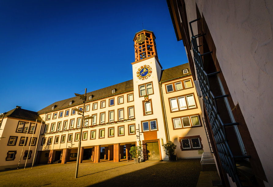 Bewundern Sie in Worms die Altstadt mit dem Rathaus.