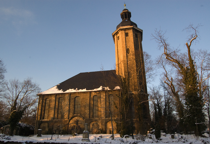 Besuchen Sie die Friedenskirche in Jena.