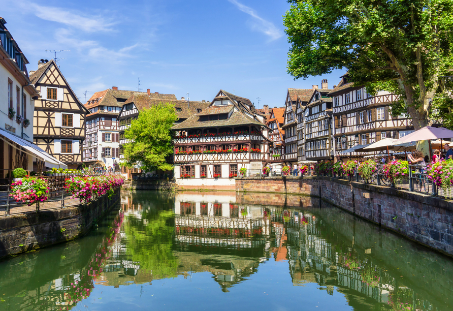 Erleben Sie die schönsten Städte des Rheins, wie beispielsweise Straßburg, bequem zu Schiff!