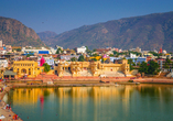 Besuchen Sie den heiligen See inmitten der eindrucksvollen Stadt Pushkar.