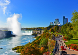 Ein gigantisches Naturwunder sind die Niagarafälle.