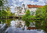 Ausflugstipp: Schloss Gifhorn, das sich hier wunderbar im Schlosssee spiegelt