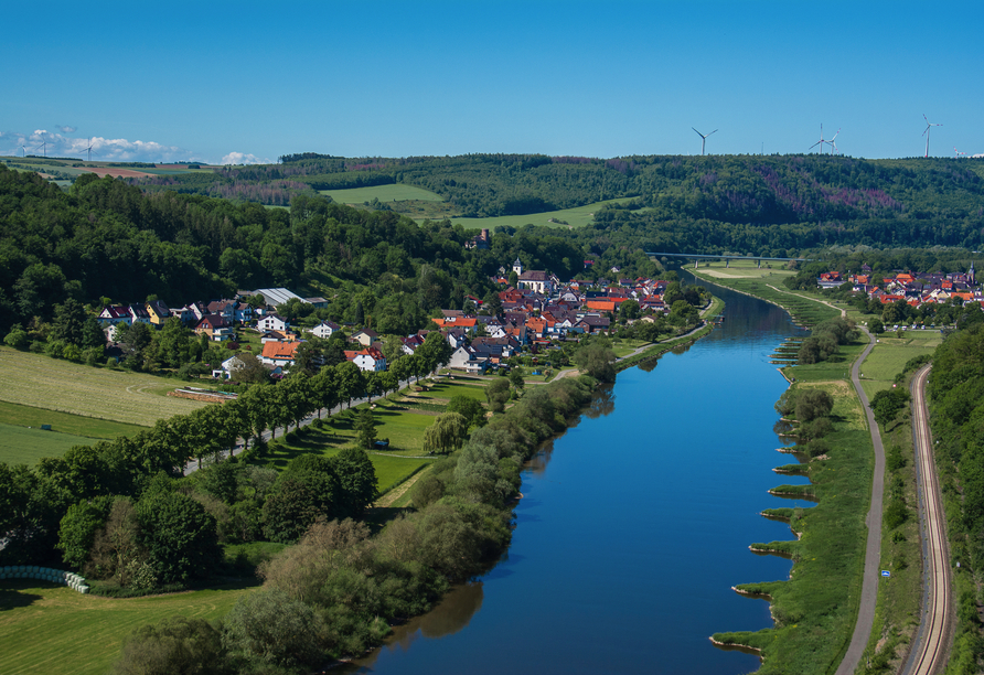 Der Weser Radweg führt durch das schöne Weserbergland.