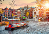 Die Weltmetropole Amsterdam entdecken Sie am besten bei einer Grachtenfahrt.