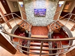 Der Treppenaufgang in der Lobby von VistaRio