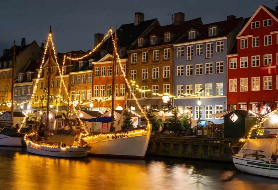 Je nach Reiseroute können Sie am Nyhavn im dänischen Kopenhagen entlang spazieren...