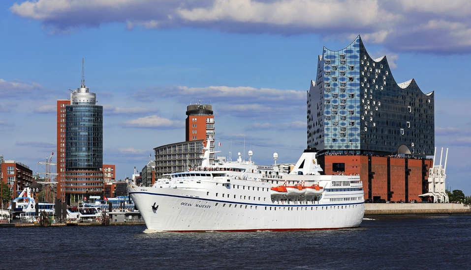 Reisen Sie an Bord der Ocean Majesty bequem von Kiel bis nach Hamburg.