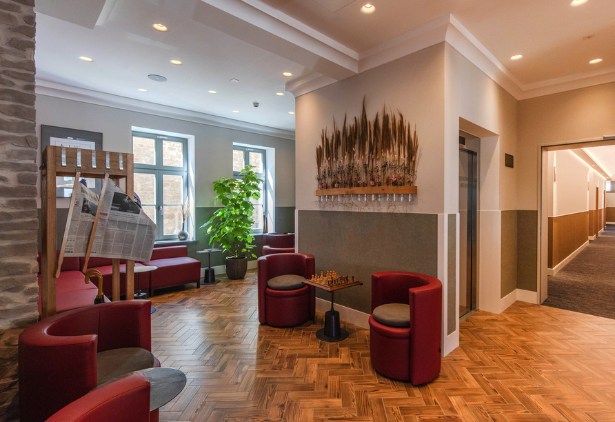 Die Hotellobby lädt zum Schach spielen ein.