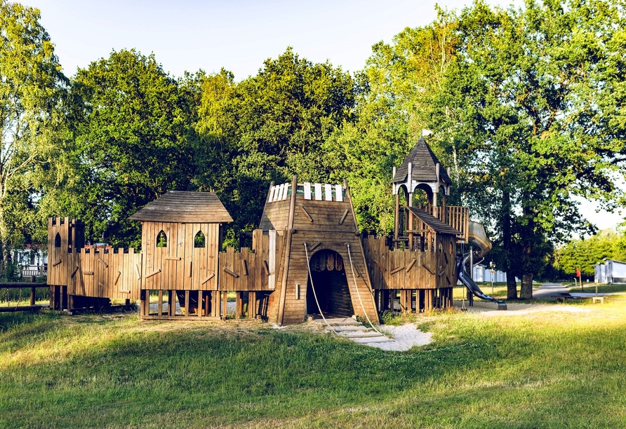 Auf dem Spielplatz sind der Fantasie der Kinder keine Grenzen gesetzt.