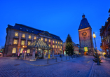 Der Altpörtel in Speyer erstrahlt im Weihnachtsglanz.