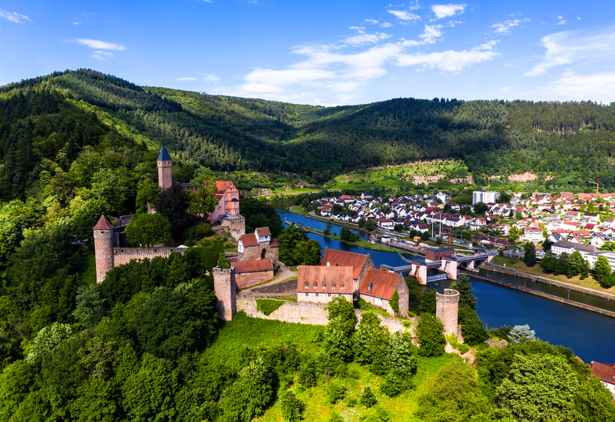 Das Schloss Hirschhorn hoch über dem Neckartal ist ein beliebtes Ausflugsziel.