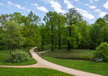 Der Fürst-Pücklerpark in Bad Muskau an der Eichseebrücke lädt zu ausgiebigen Spaziergängen ein.
