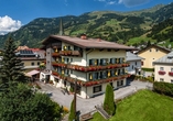 Landhotel Steindlwirt in Dorfgastein im Salzburger Land in Österreich, Außenansicht des Hotels 