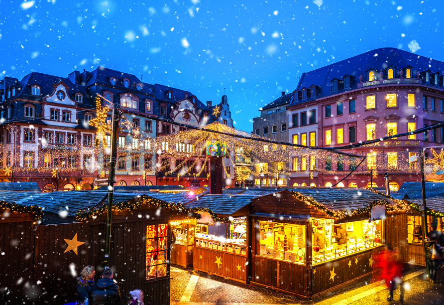 Besuchen Sie den Weihnachtsmarkt in Mainz vor Ihrer Abfahrt.