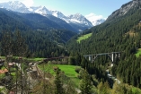 Beeindruckend ist die Eisenbahnbrücke bei Langwies in der Gemeinde Arosa.