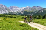 Auch eine Mountainbike-Tour durch die Alpenwelt bietet sich hervorragend an.