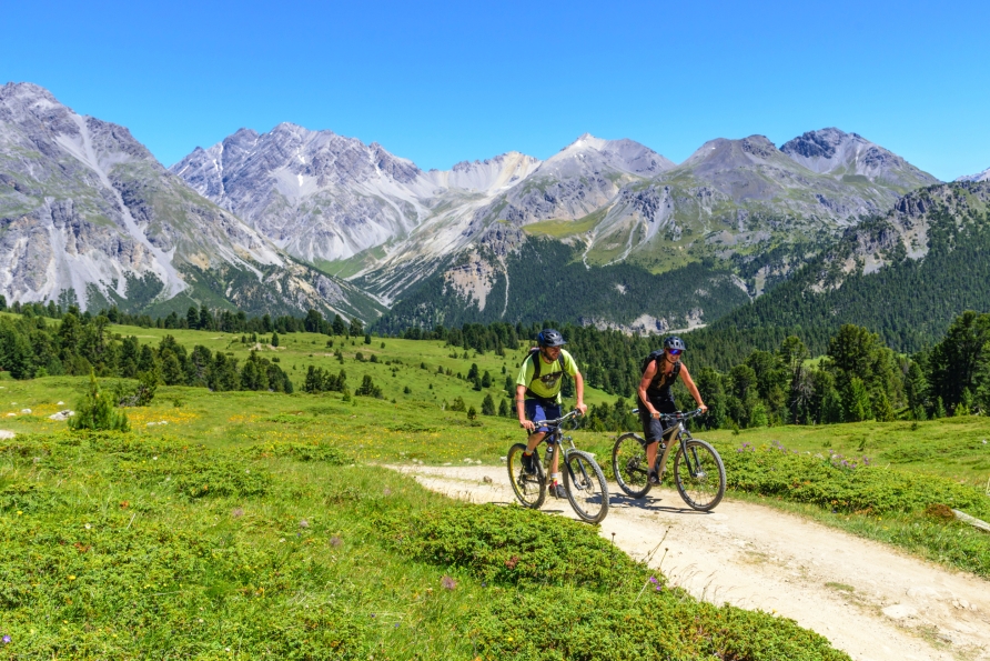 Auch eine Mountainbike-Tour durch die Alpenwelt bietet sich hervorragend an.