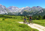 Auch eine Mountainbike-Tour durch die Alpenwelt bietet sich hervorragend an.