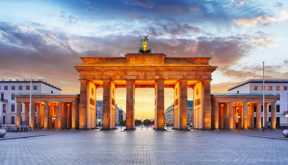 Das Brandenburger Tor empfängt Sie als Wahrzeichen Berlins.