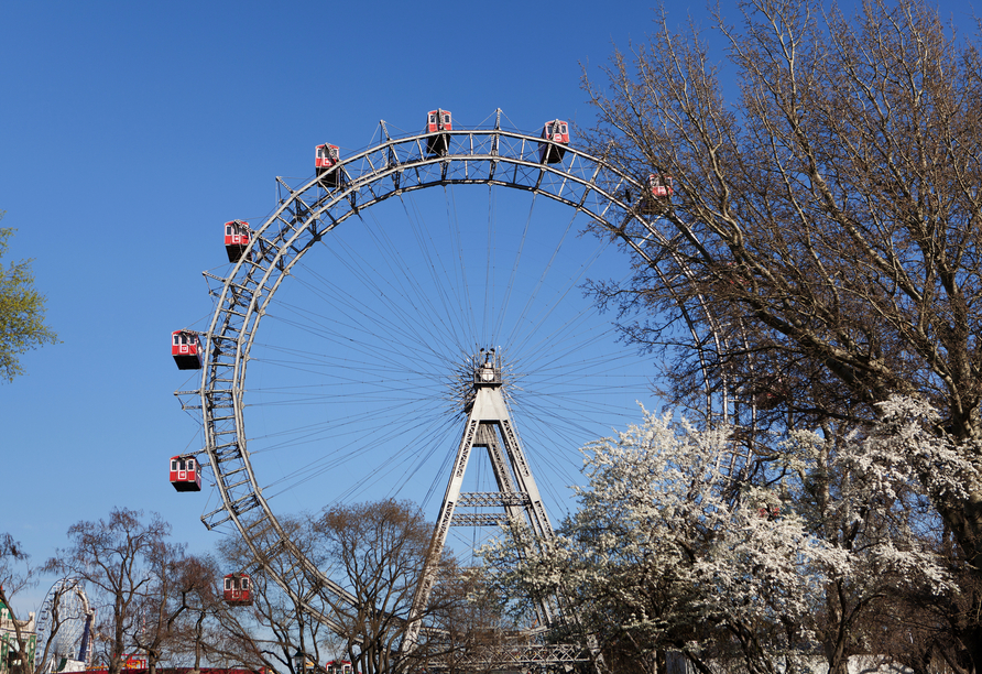 Wie wäre es mit einer Fahrt auf dem Wiener Riesenrad im Prater?