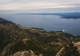 Genießen Sie die traumhafte Aussicht vom Berg Vidowa Gora, der mit 778 m Höhe der höchste Berg der kroatischen Inseln ist.