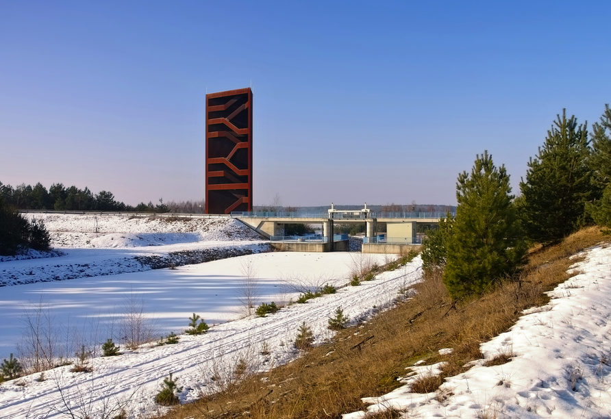 Der Aussichtsturm Rostiger Nagel bietet Ihnen auch im Winter eine herrliche Aussicht auf das Lausitzer Seenland.