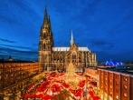 Genießen Sie vor Beginn Ihrer Reise ein paar schöne Stunden auf einem der Kölner Weihnachtsmärkte.