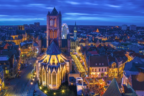 Im zauberhaft beleuchteten Antwerpen verbringen Sie Ihren Silvesterabend.