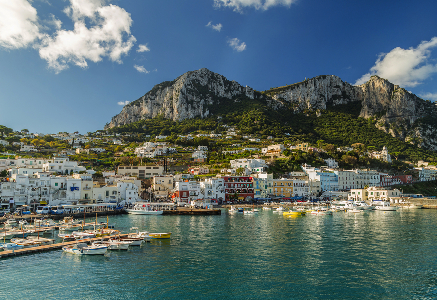 Der optionale Ganztagesausflug zeigt Ihnen die Naturschönheit Capri.