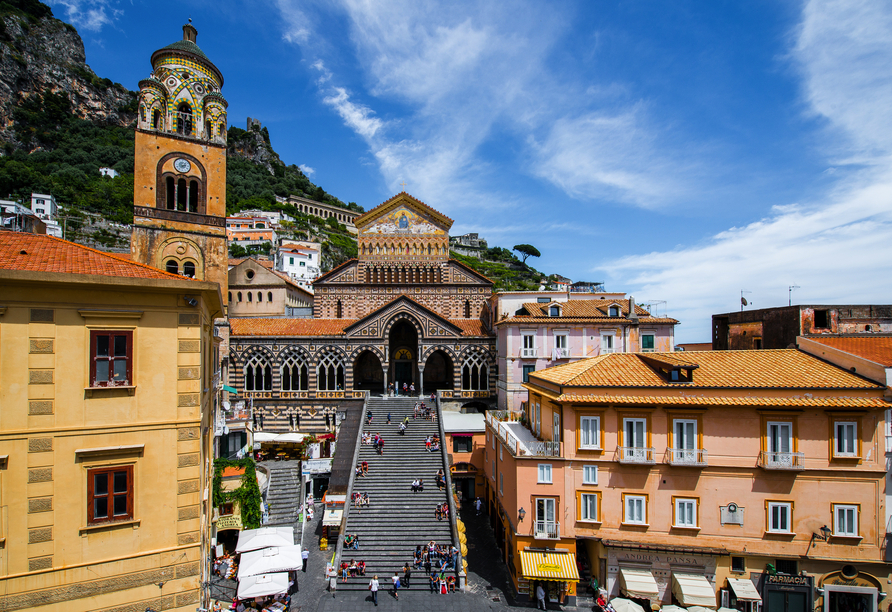 Wir führen Sie in die Kleinstadt Amalfi mit ihrem wunderschönen Dom St. Andreas.