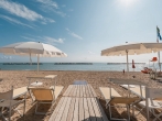 Verbringen Sie entspannte Stunden am traumhaften Privatstrand Ihres Resorts.