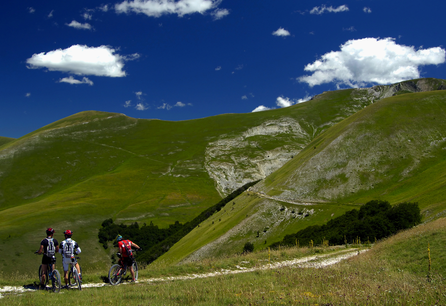Die Region Marken bietet sich hervorragend für ausgiebige Touren mit dem Rennrad oder Mountainbike an.