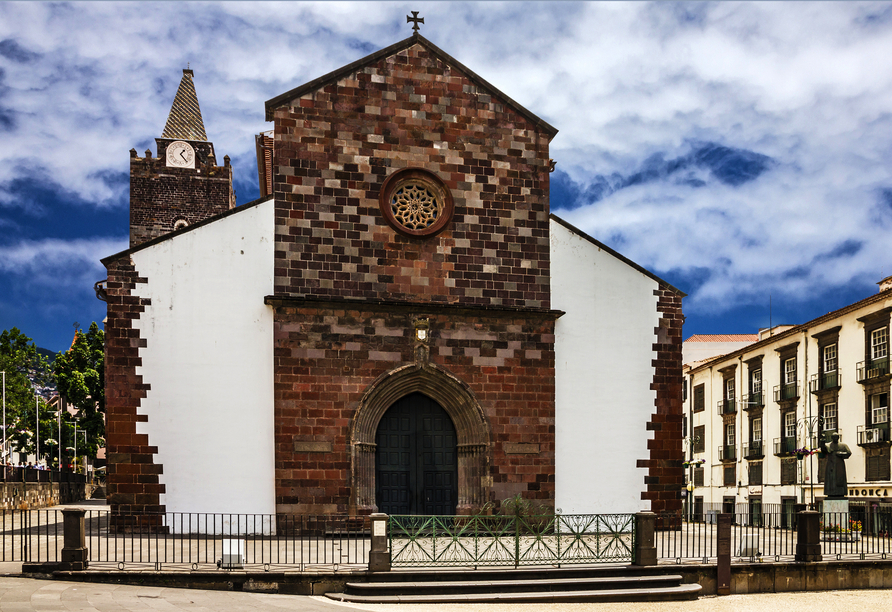 Besuchen Sie auch die Kathedrale von Funchal. 