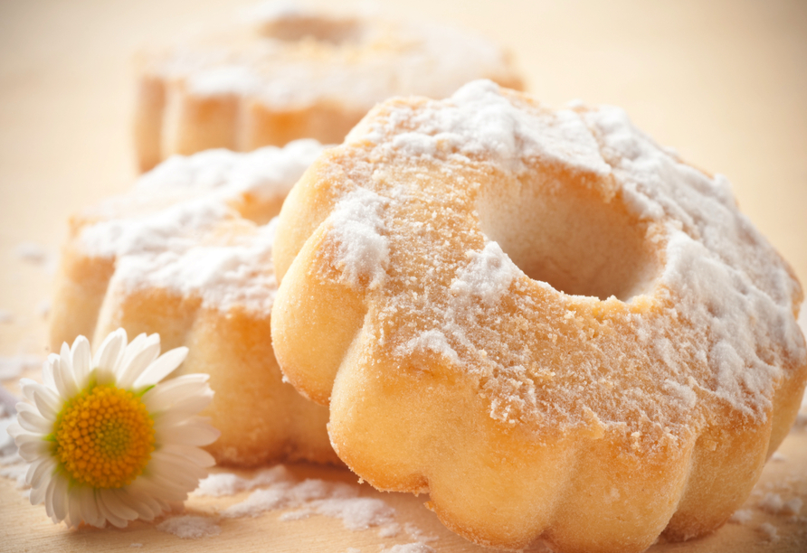 Probieren Sie regionale Köstlichkeiten wie Canistrelli, die beliebten korsischen Kekse.