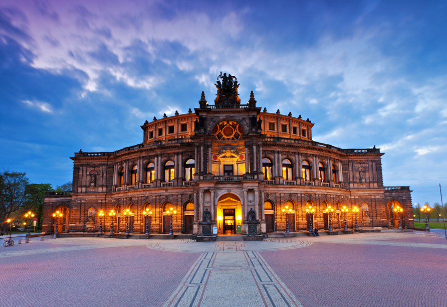 Die Semperoper gehört zu den bedeutendsten Sehenswürdigkeiten von Dresden.