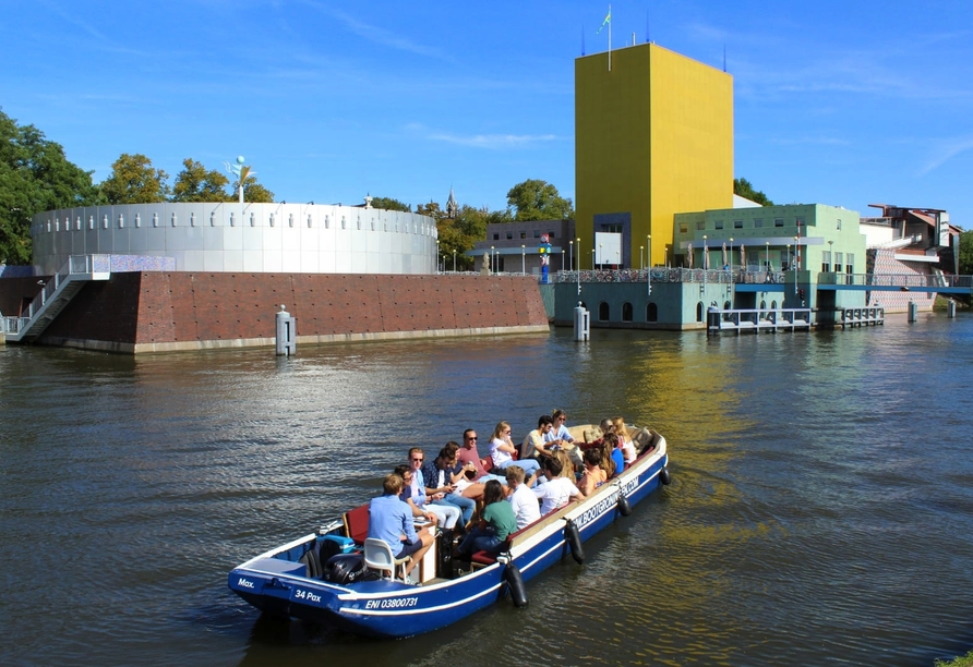 Im Rahmen des optional zubuchbaren Ausflugspakets Groningen unternehmen Sie eine Bootstour.