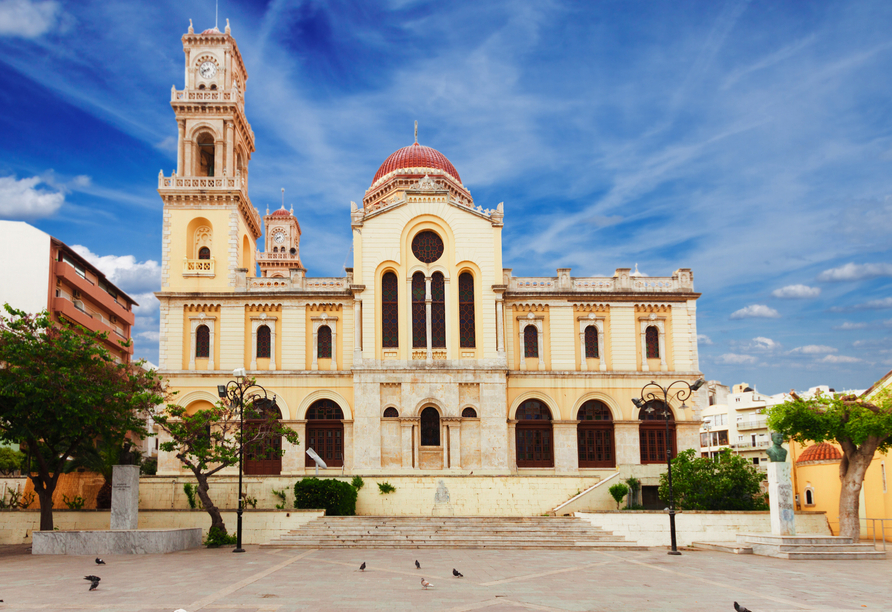 Der Agios-Minas-Kathedrale in Heraklion sollten Sie einen Besuch abstatten.