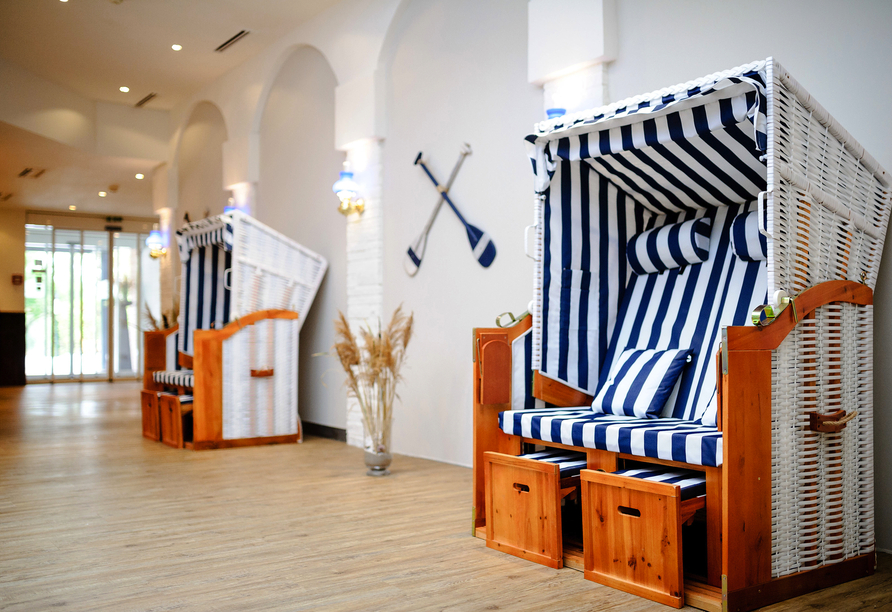Die Strandkörbe in der Lobby laden zum Verweilen ein.