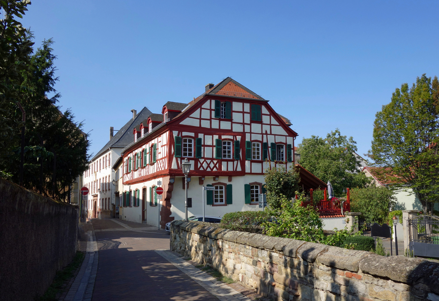 Urige Fachwerkhäuser zieren die Altstadt von Alzey.