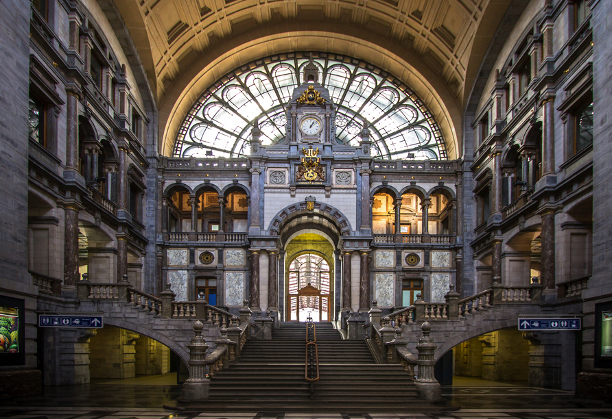 Im Antwerpen-Centraal Bahnhof umgibt Sie eine ganz besondere Atmosphäre.