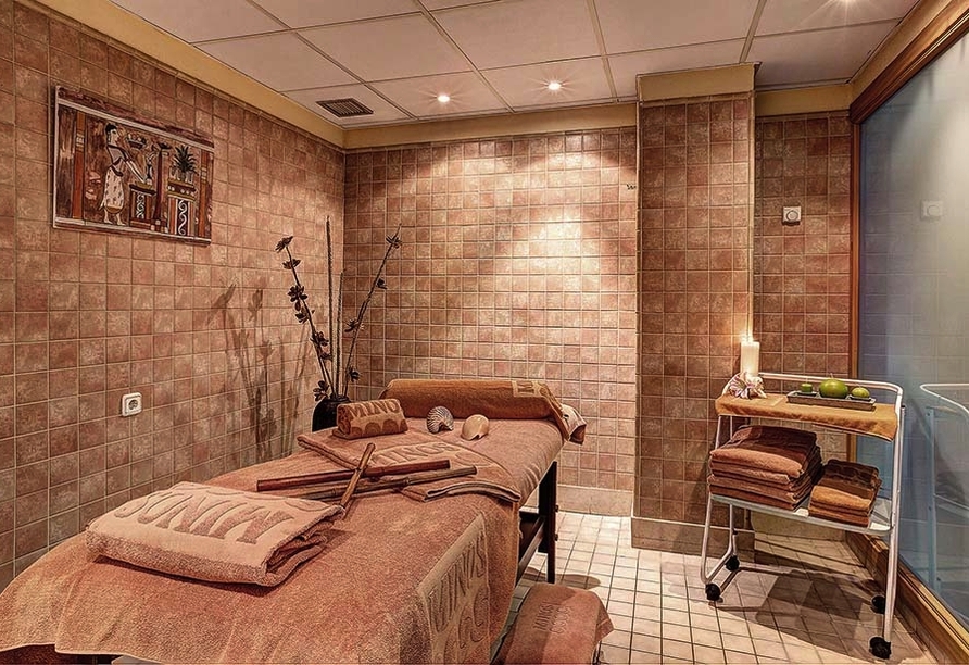 Gönnen Sie sich eine wohltuende Massage im Wellnessbereich des Hotels.