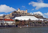 Würzburg mit der berühmten Festung und vielen anderen Highlights ist auch im Winter ein tolles Ausflugsziel.